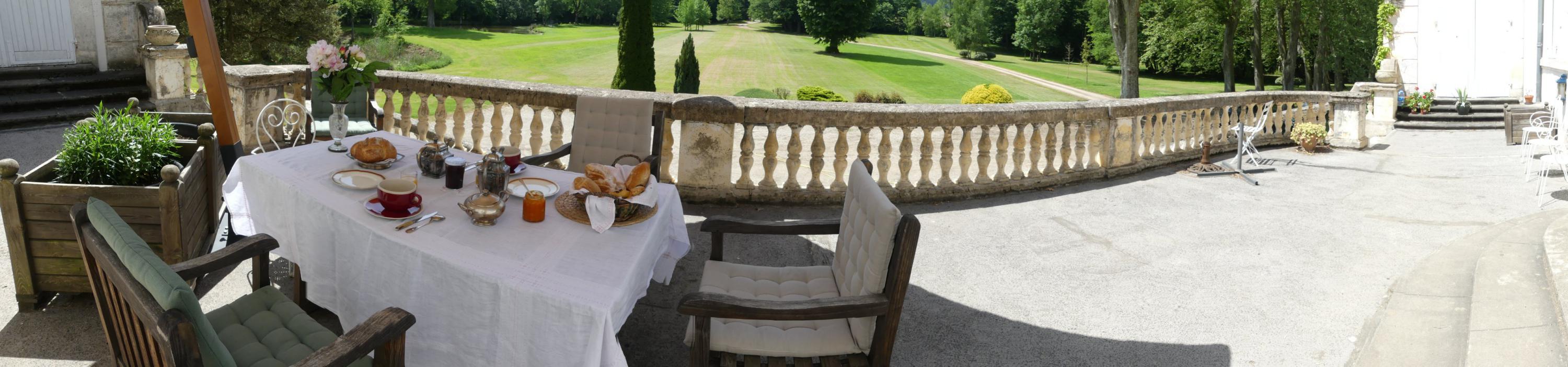 Petit dejeuner terrasse